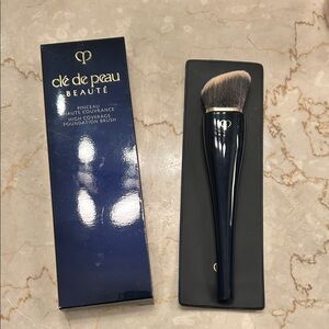 Clé de Peau High Coverage Foundation Brush - LIKE NEW!!